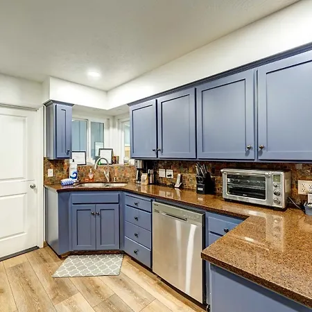 Dog-Friendly Oakhurst Home Walk To Downtown! Exterior photo