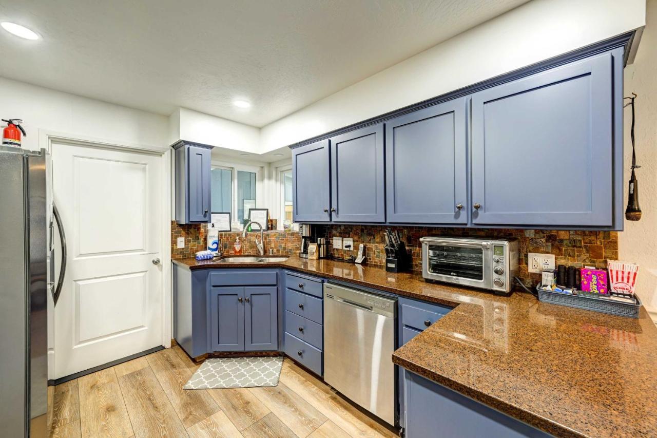 Dog-friendly Walk To Downtown! Holiday home
