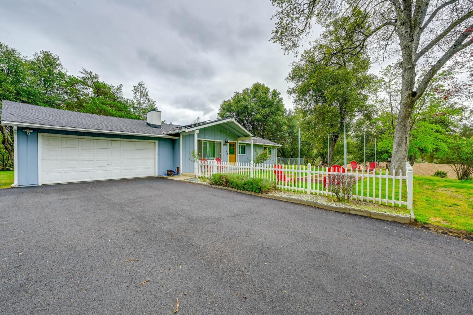 Dog-friendly Walk To Downtown! Holiday home Oakhurst